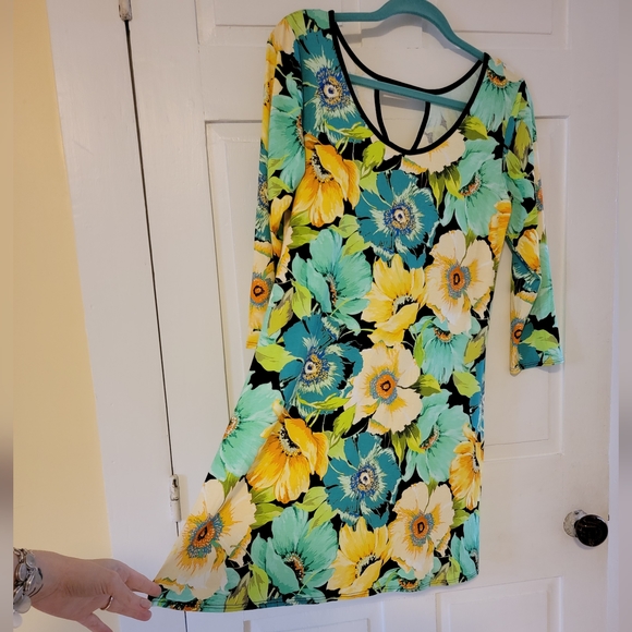 Salaam Vera Shift Dress - Picture 4 of 5